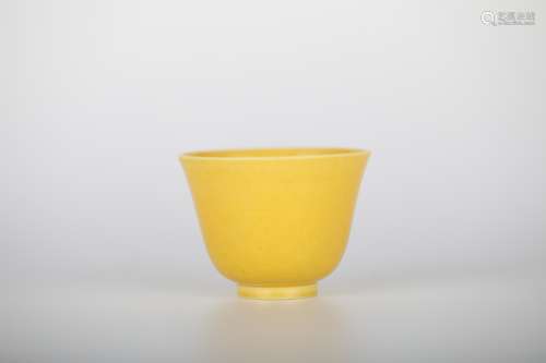 Ming yellow glazed cup