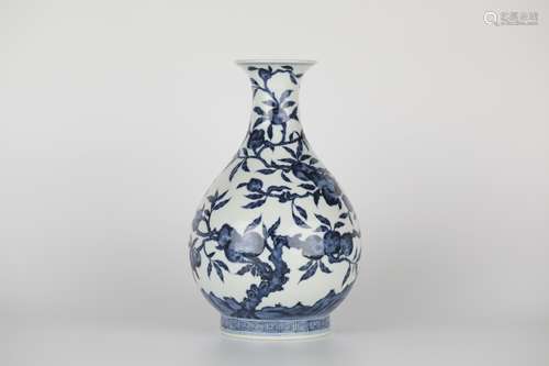 17th,Blue and white peach pattern bottle