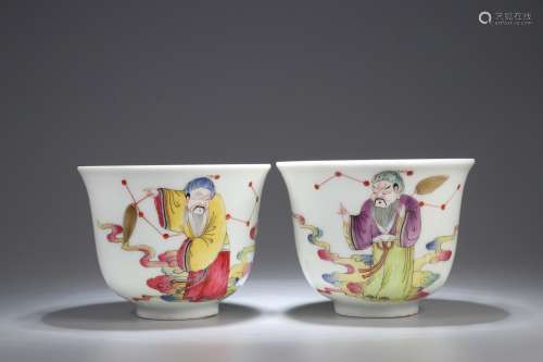 A PAIR OF FAMILLE ROSE CUPS