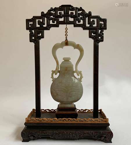 A QING DYNASTY WHITE JADE HANG BOTTLE