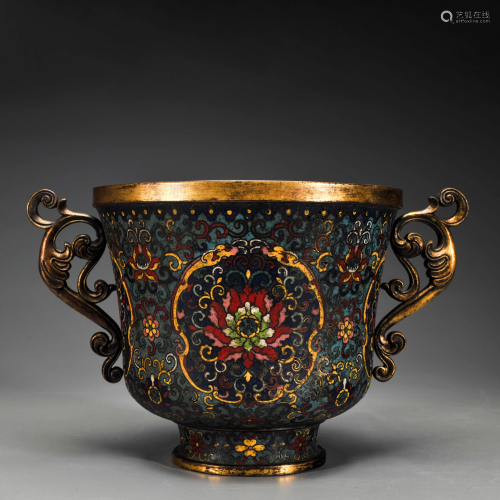 A Cloisonne Enamel Cup with Double Handles Qing Dynasty