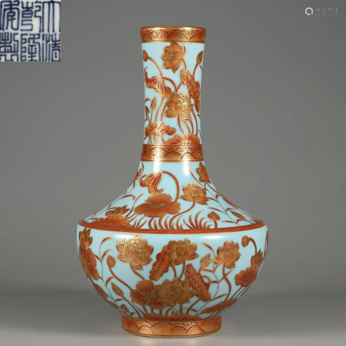 A Red Glaze and Gilt Vase Qing Dynasty