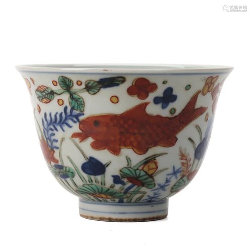 A WUCAI 'FISH AND WATERWEED' CUP