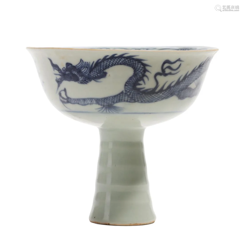 A BLUE AND WHITE 'DRAGON' STEM BOWL