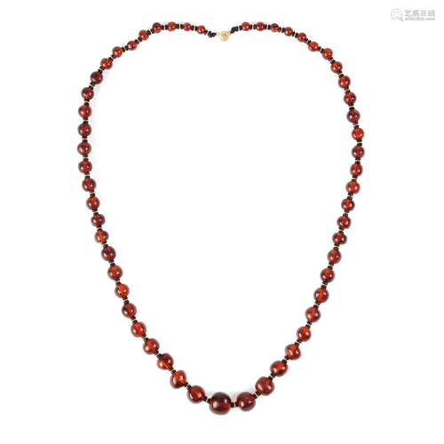 AN AMBER NECKLACE