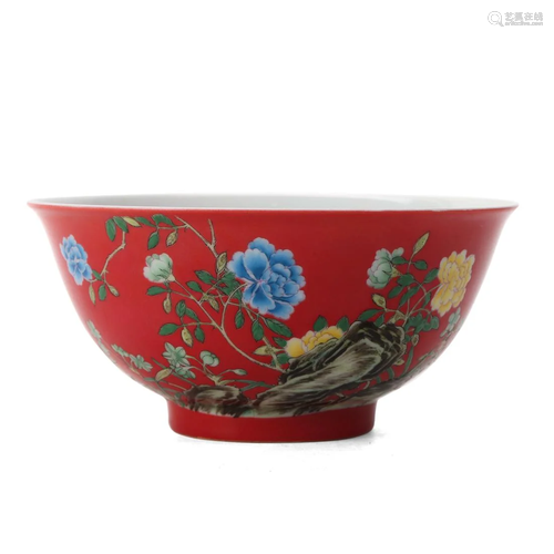 A RED-GROUND FALANGCAI FLORAL BOWL