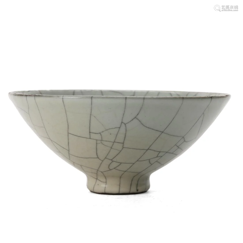 A LONGQUAN CELADON BOWL