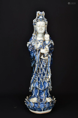 BLUE AND WHITE PORCELAIN FIGURINE OF GUANYIN