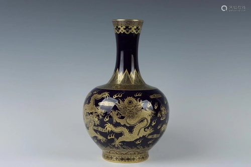 MONOCHROME GOLD-PAINTED DRAGON VASE