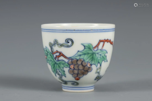 DOUCAI GRAPE GRAIN PORCELAIN CUP