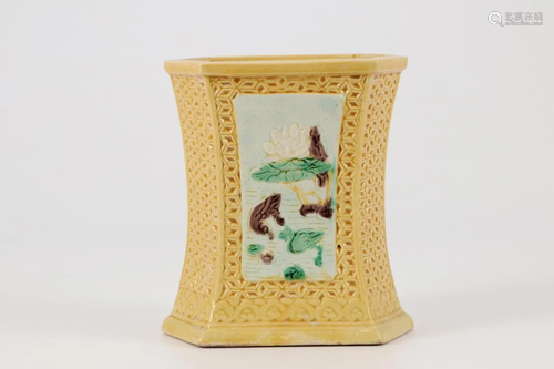 SANCAI GLAZED 'LOTUS AND DUCKS' BRUSH POT