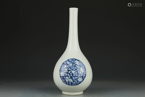 BLUE AND WHITE 'AUSPICIOUS BEAST' BILE BOTTLE VASE