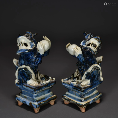 PAIR OF BLUE AND WHITE PORCELAIN 'LION' ORNAMENTS