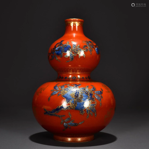 IRON RED GROUND BLUE AND WHITE DOUBLE GOURD VASE