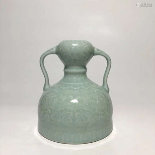 Chinese Celedan Glazed Porcelain Vase,Mark
