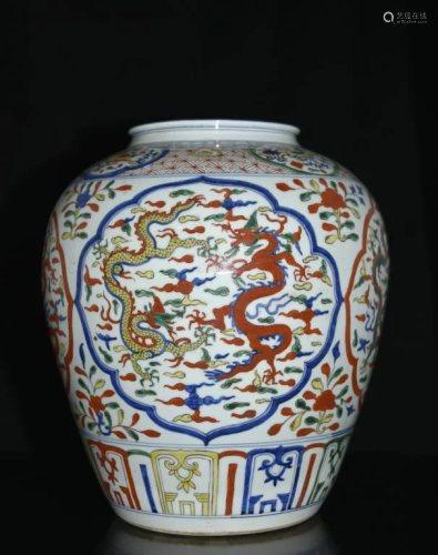 Chinese Wucai Glazed Porcelain Jar Vase