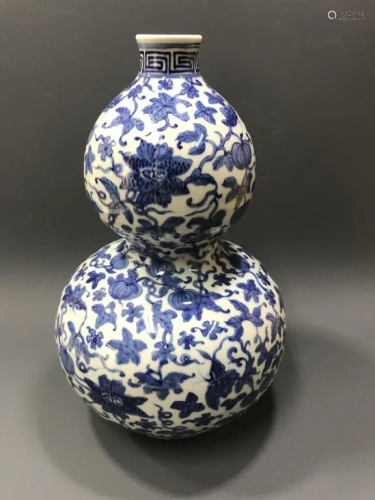 Chinese Blue and White Gour Vase,Mark