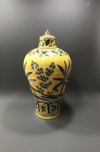 Chinese Yellow Glazed Porcelain Lid Vase