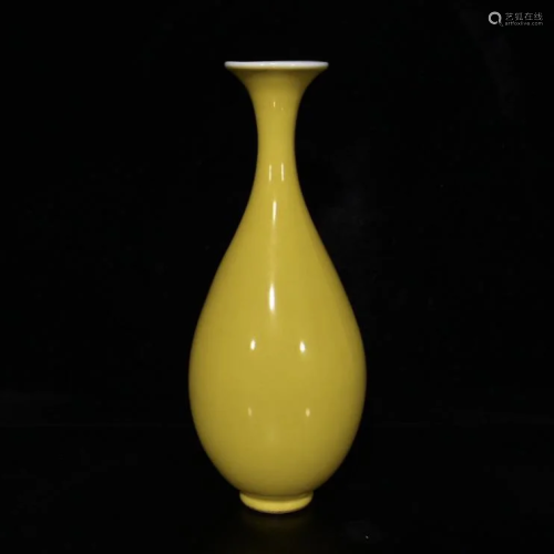 Chinese Yellow Glazed Porcelain Vase,Mark