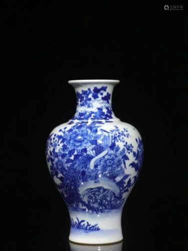 Chinese Hand Paint Blue and White Porcelain Vase