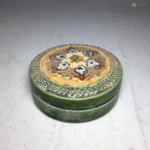Chinese Sancai Pottery Cover Box