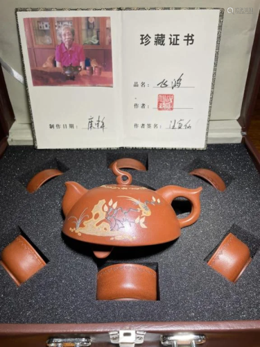 Chinese Zisha Teapot and Cup Set