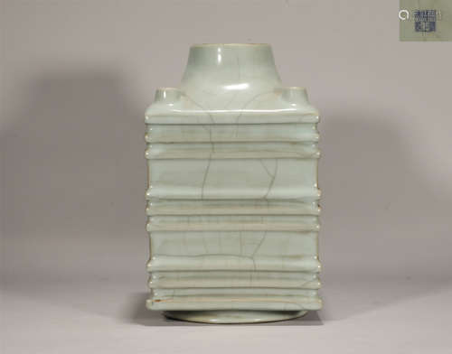 Guan Squared Vase Yongzheng Style