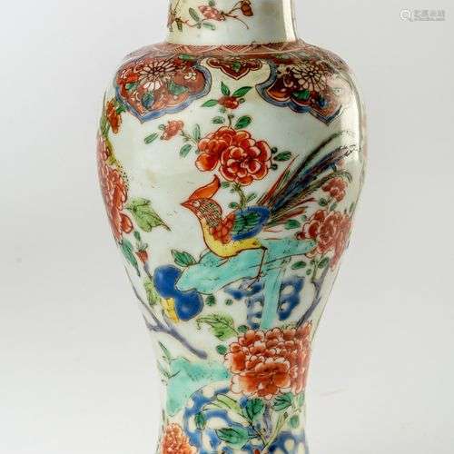 JAPANISCHE PORZELLAN DECKEL-VASE