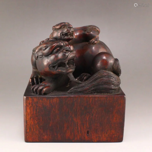 Chinese Qing Dy Chenxiang Wood Double Beast Seal