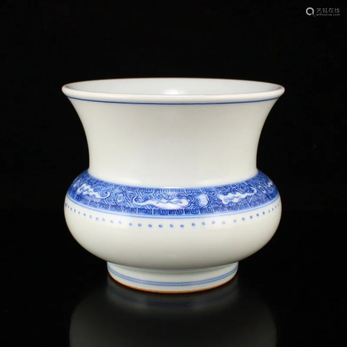 Chinese Qing Dynasty Blue And White Porcelain Pot