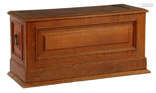 Solid oak chest with flap