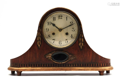 Marked D.R.G.M. table clock