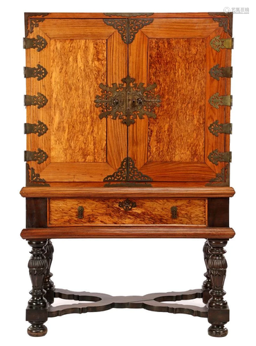 Colonial 2-part cross leg cabinet