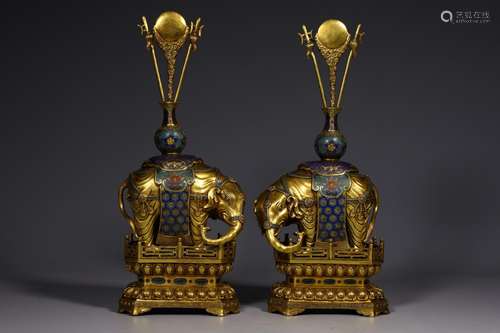 A PAIR OF QING DYNASTY QIANLONG BRONZE GILT WIRE INLAYING EN...