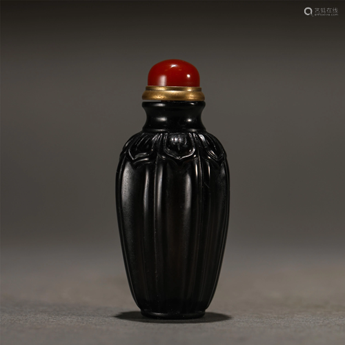 A Chinese Carved Crystal Snuff Bottle