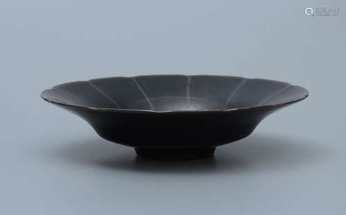 Ding Ware Mirror-Black Glazed Lobe Bowl