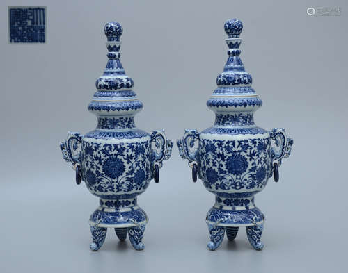 Qianlong Era Blue and White Tripod Vase with Scrolling Lotus