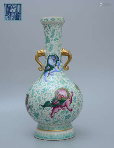 Qianlong Enamel Lions Globular Vase