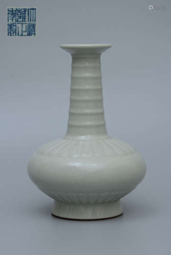 Yongzheng Guan Ware Glazed Bottle Vase