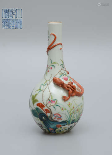 Qianlong Dragon Relief Flower Globular Vase