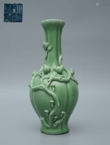 Qianlong Pea Green Glazed Peach Vase