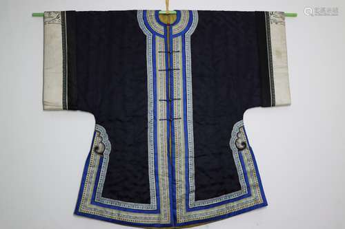 EMBROIDERED BLUE GROUND JIFU INFORMAL ROBE