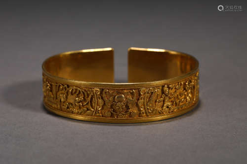 GOLD MADE RELIEF-DECORATED FIGURAL BANGLE