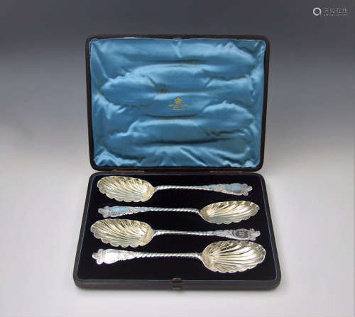 SET OF STERLING SILVER SPOONS