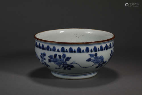 BLUE AND WHITE FLORAL ALMS BOWL