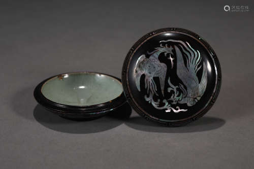 MOTHER-OF-PEARL LACQUER PHOENIX SEAL BOX AND COVER