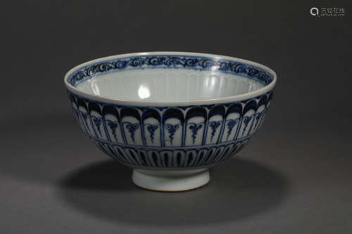 BLUE AND WHITE FIGURE BOWL