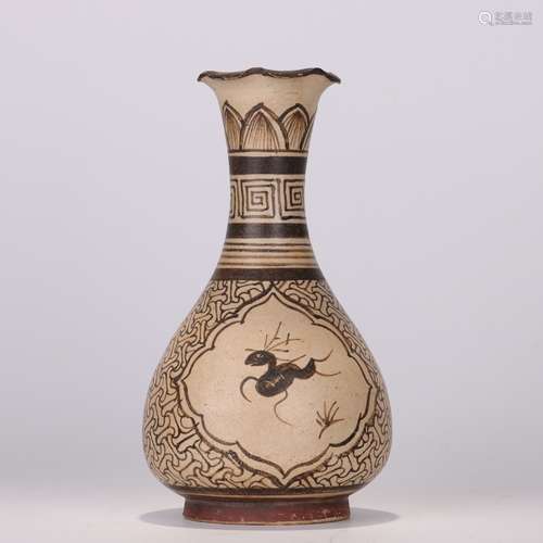 JIZHOU KILN FOLIATED-EDGE VASE