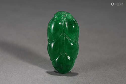 JADEITE LEAF-SHAPED PENDANT