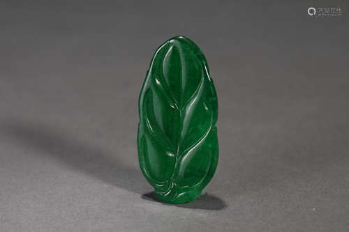 JADEITE LEAF-SHAPED PENDANT